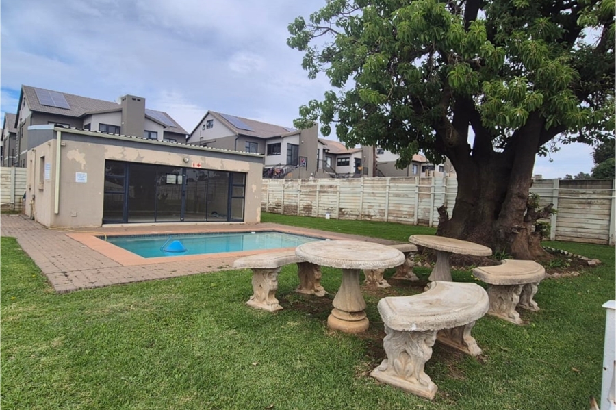 2 Bedroom Property for Sale in Norton Park Gauteng