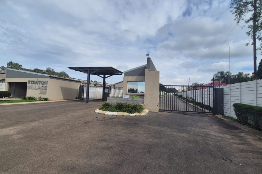 2 Bedroom Property for Sale in Norton Park Gauteng