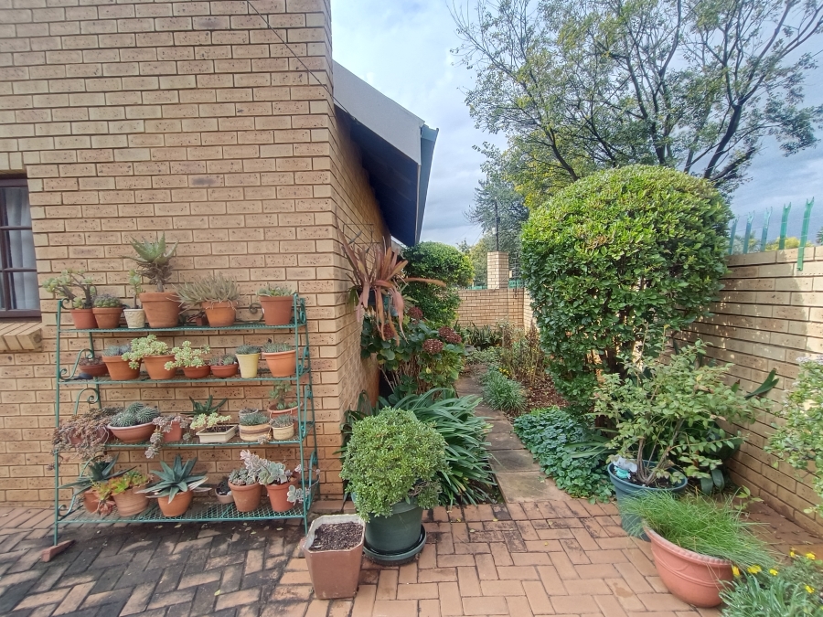 3 Bedroom Property for Sale in Hennopspark Gauteng