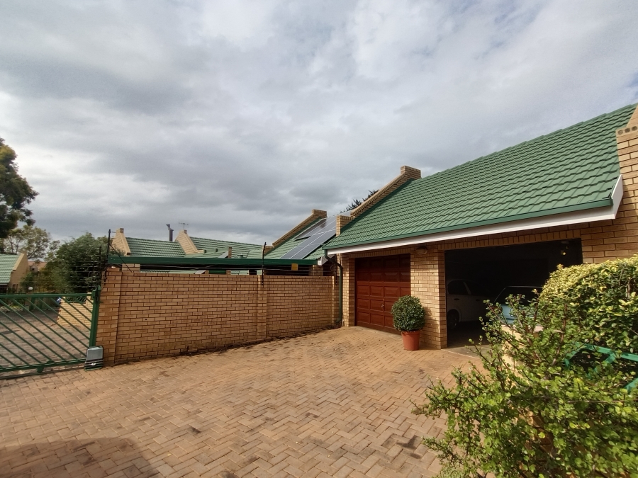 3 Bedroom Property for Sale in Hennopspark Gauteng