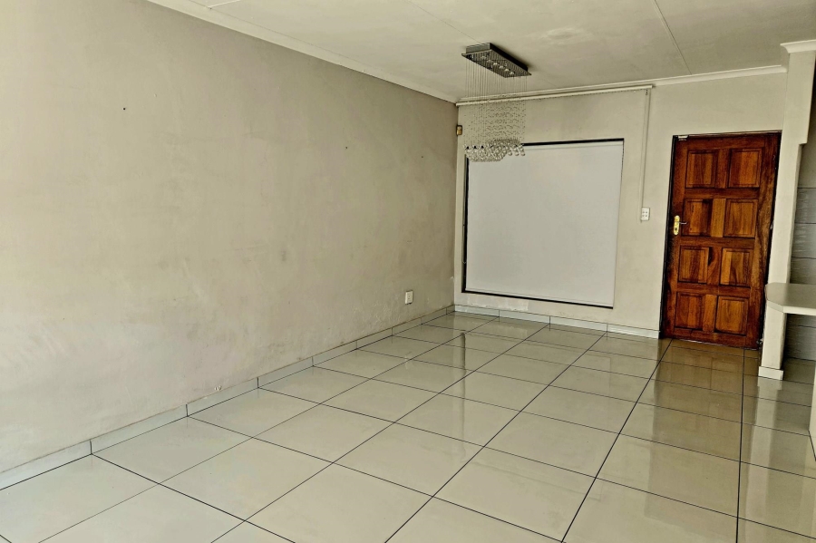 To Let 2 Bedroom Property for Rent in Kosmosdal Gauteng