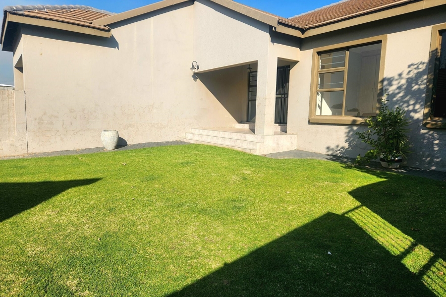 To Let 2 Bedroom Property for Rent in Kosmosdal Gauteng