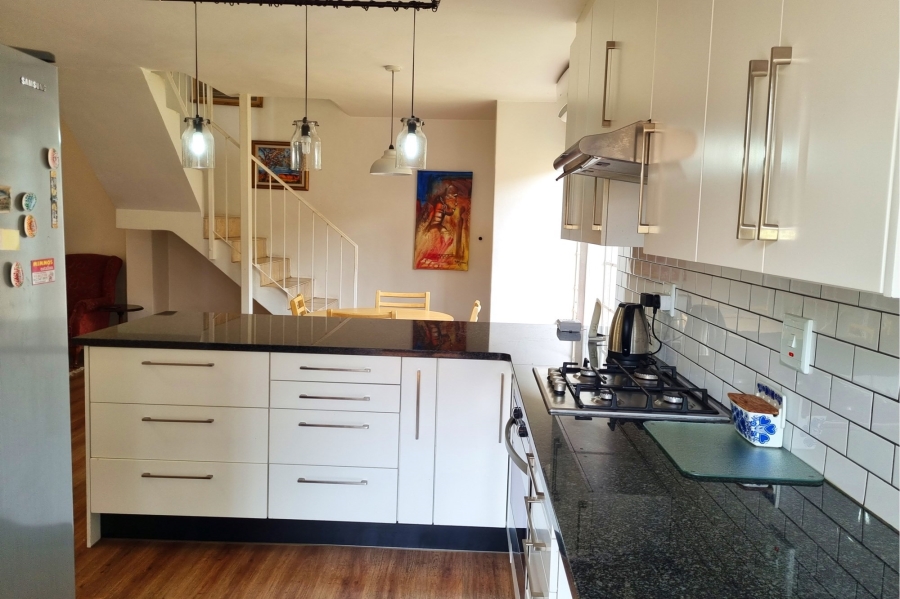 To Let 4 Bedroom Property for Rent in Faerie Glen Gauteng