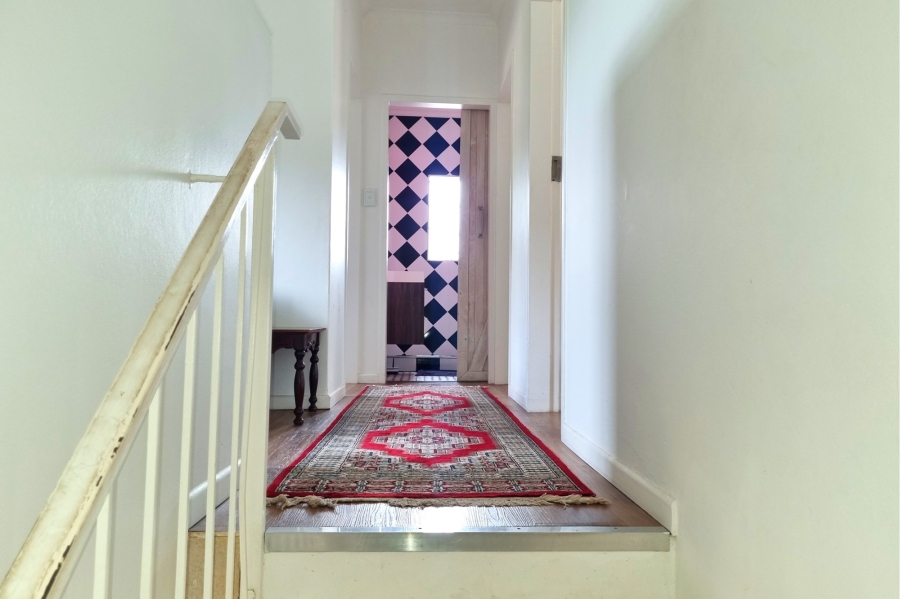 To Let 4 Bedroom Property for Rent in Faerie Glen Gauteng