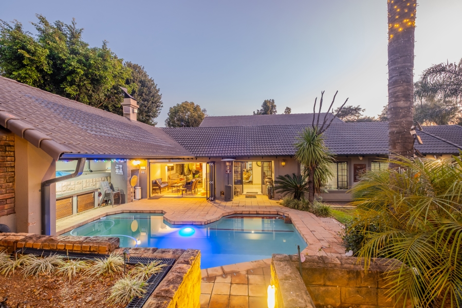 5 Bedroom Property for Sale in Faerie Glen Gauteng
