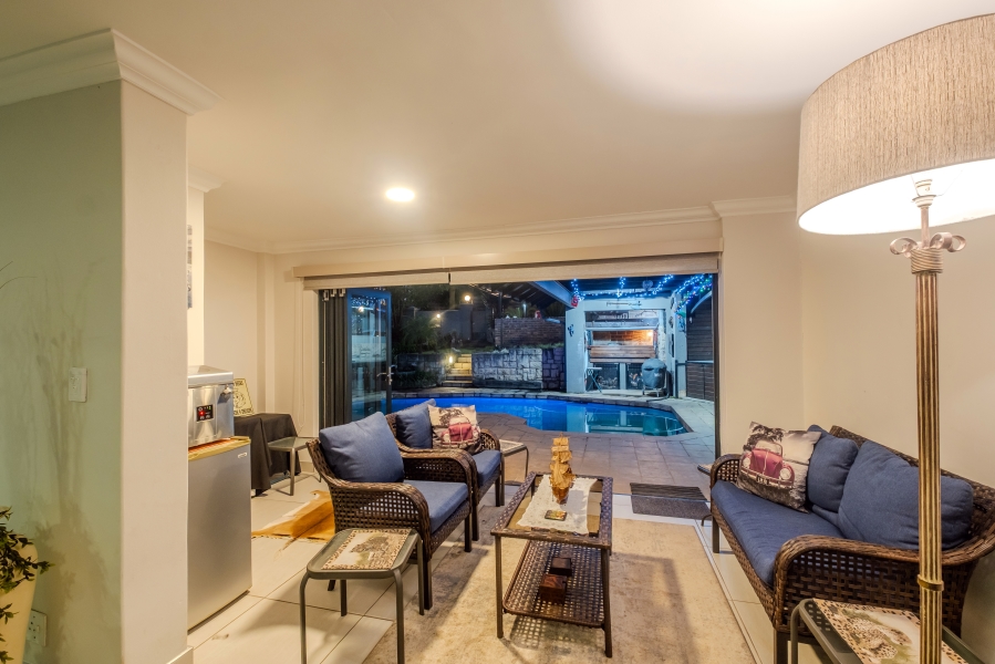 5 Bedroom Property for Sale in Faerie Glen Gauteng
