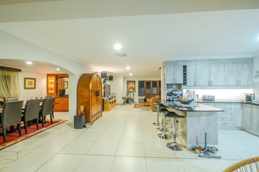 5 Bedroom Property for Sale in Faerie Glen Gauteng