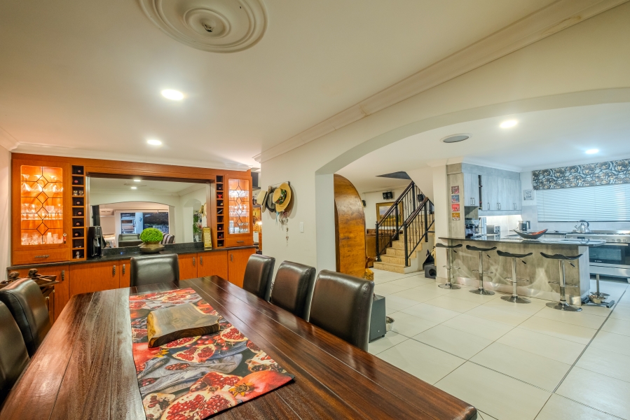 5 Bedroom Property for Sale in Faerie Glen Gauteng