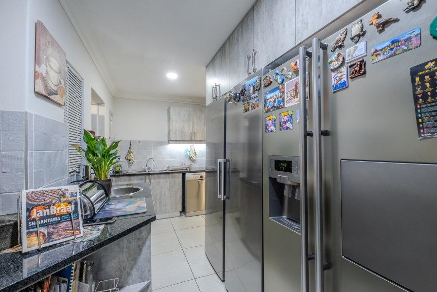 5 Bedroom Property for Sale in Faerie Glen Gauteng