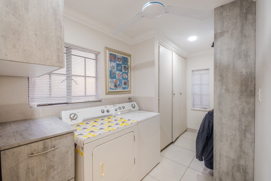5 Bedroom Property for Sale in Faerie Glen Gauteng