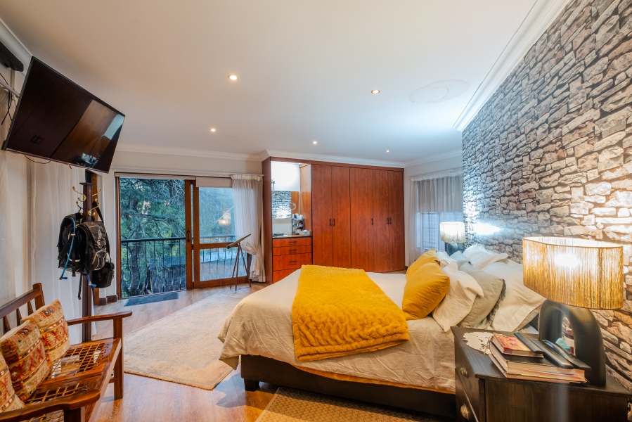 5 Bedroom Property for Sale in Faerie Glen Gauteng