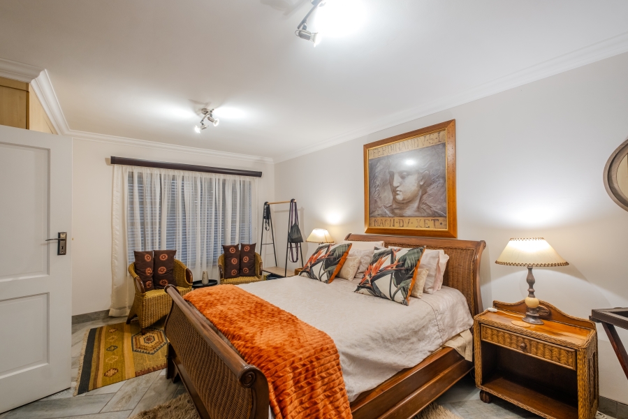 5 Bedroom Property for Sale in Faerie Glen Gauteng