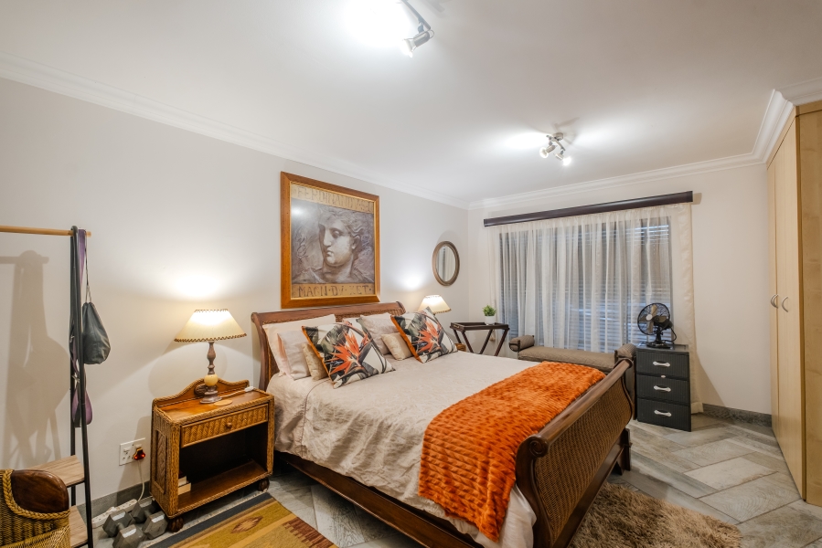 5 Bedroom Property for Sale in Faerie Glen Gauteng