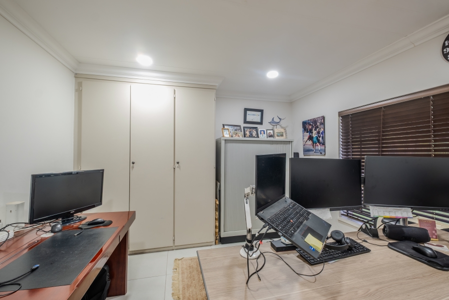 5 Bedroom Property for Sale in Faerie Glen Gauteng