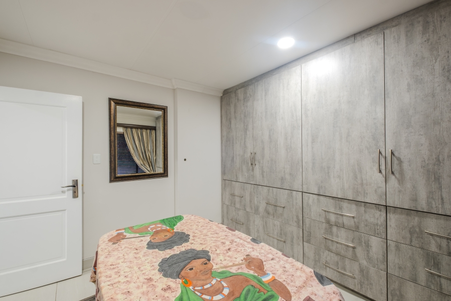 5 Bedroom Property for Sale in Faerie Glen Gauteng