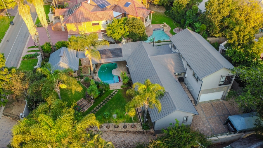 5 Bedroom Property for Sale in Faerie Glen Gauteng