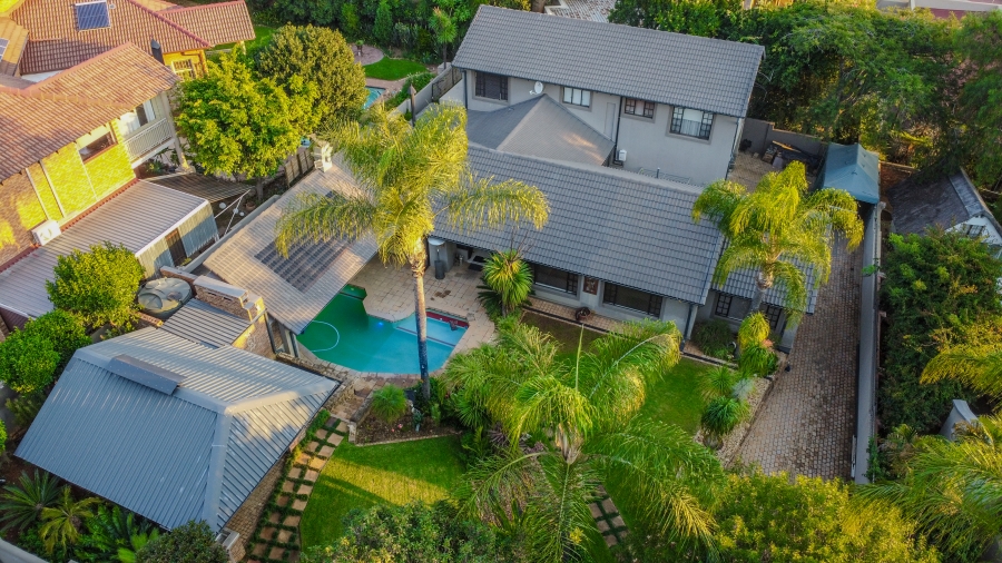 5 Bedroom Property for Sale in Faerie Glen Gauteng