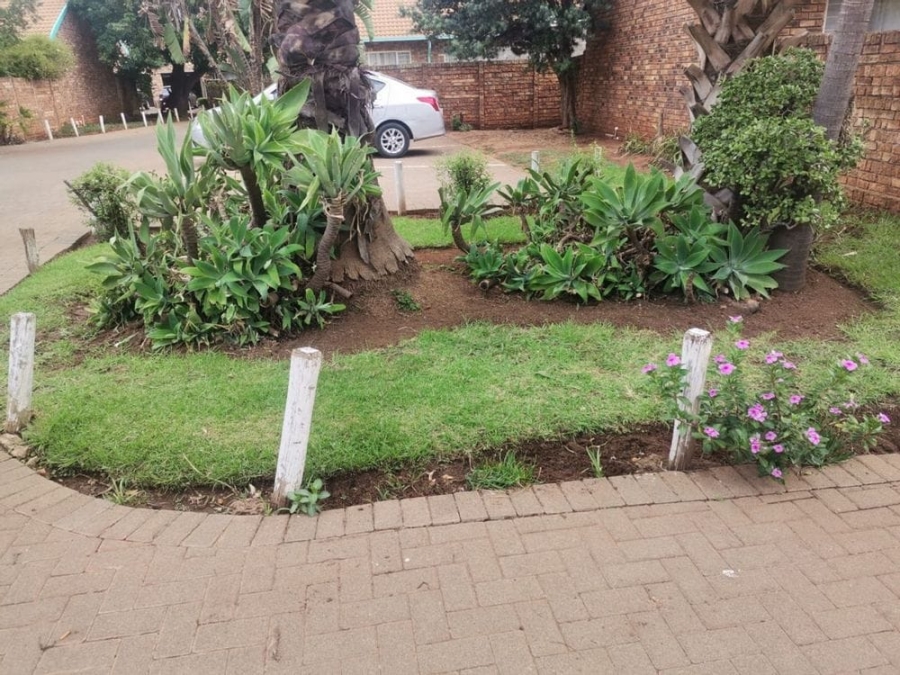 2 Bedroom Property for Sale in The Orchards Gauteng