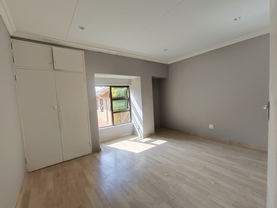 9 Bedroom Property for Sale in Hennopspark Gauteng