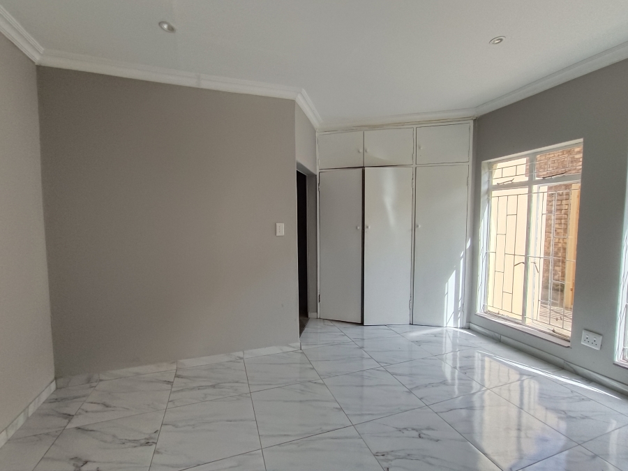9 Bedroom Property for Sale in Hennopspark Gauteng