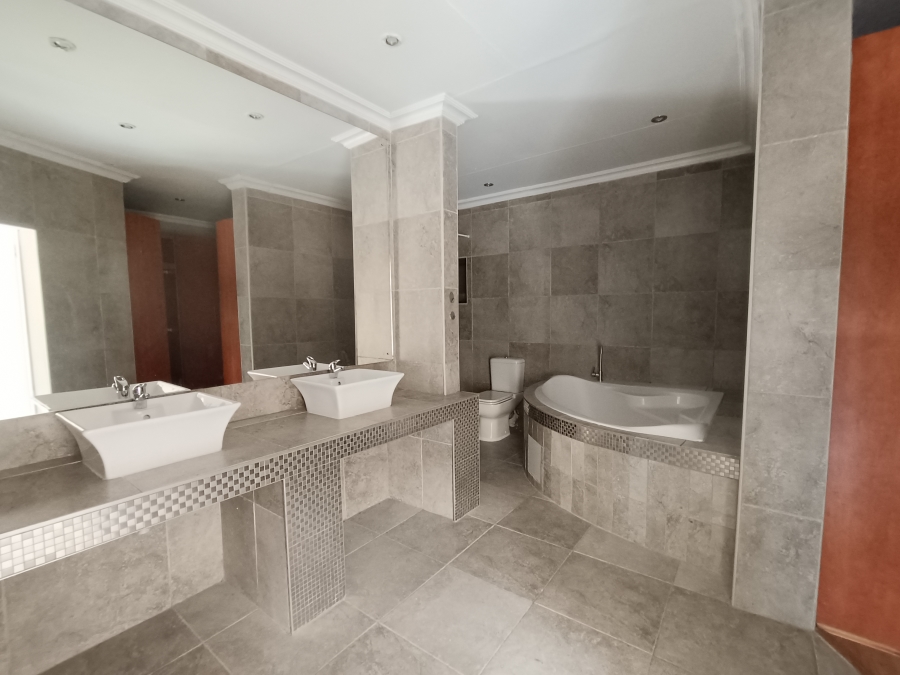 9 Bedroom Property for Sale in Hennopspark Gauteng