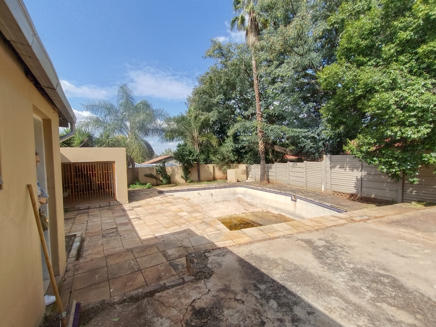 9 Bedroom Property for Sale in Hennopspark Gauteng
