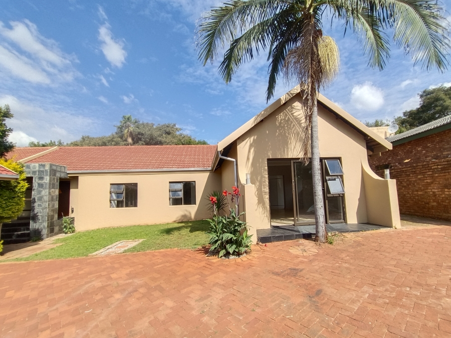 9 Bedroom Property for Sale in Hennopspark Gauteng