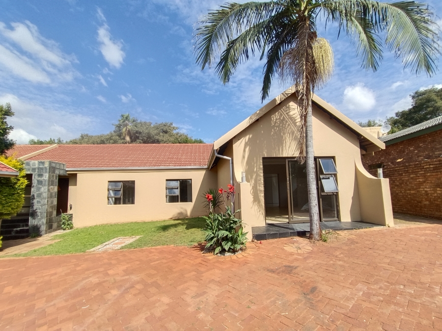 9 Bedroom Property for Sale in Hennopspark Gauteng