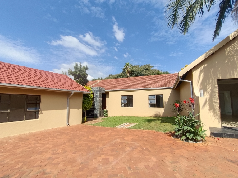 9 Bedroom Property for Sale in Hennopspark Gauteng