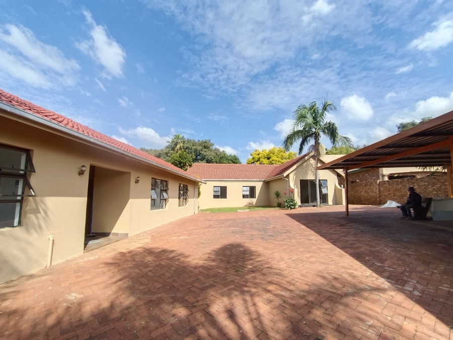 9 Bedroom Property for Sale in Hennopspark Gauteng