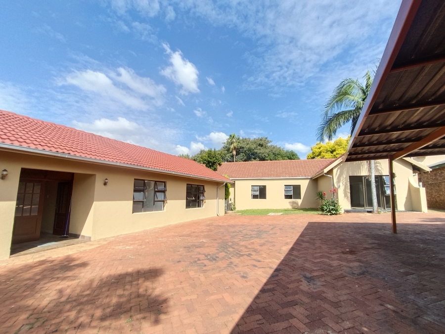 9 Bedroom Property for Sale in Hennopspark Gauteng