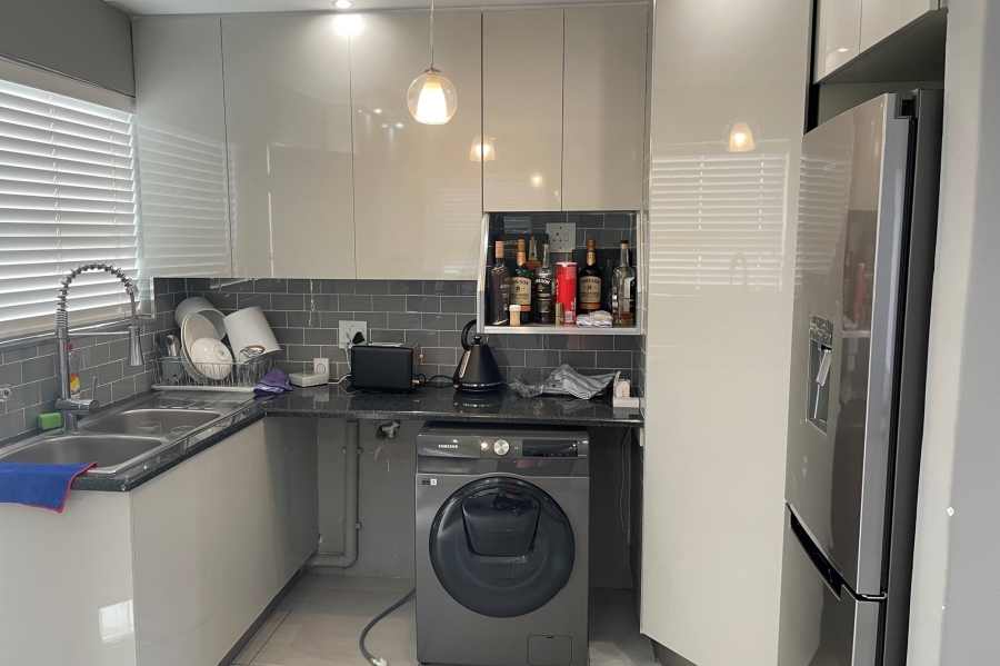 To Let 2 Bedroom Property for Rent in Morningside Gauteng