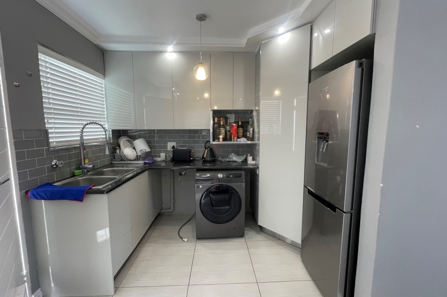 To Let 2 Bedroom Property for Rent in Morningside Gauteng