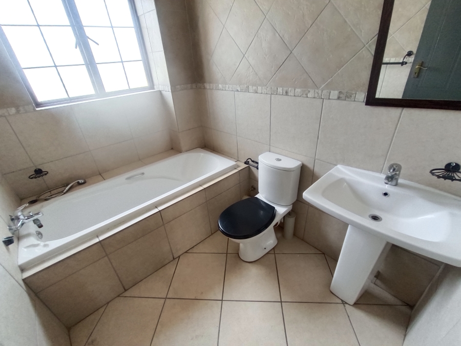 2 Bedroom Property for Sale in Zwartkop Gauteng