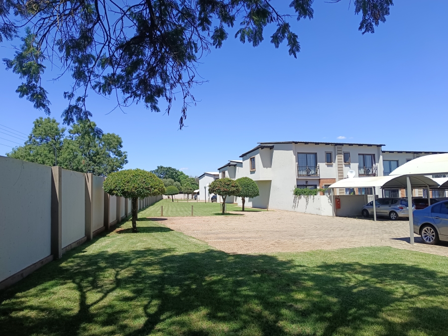 2 Bedroom Property for Sale in Zwartkop Gauteng