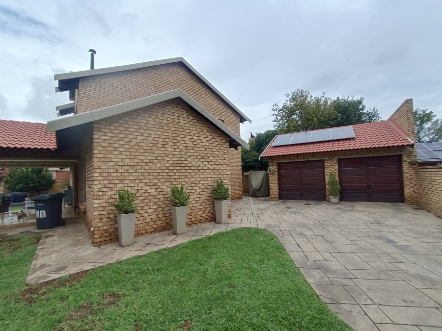 3 Bedroom Property for Sale in Clubview Gauteng