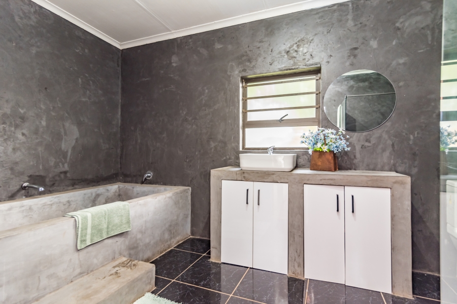 4 Bedroom Property for Sale in Hennopspark Gauteng