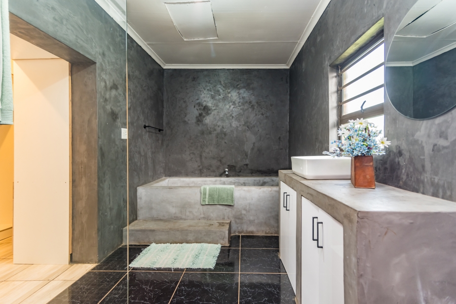 4 Bedroom Property for Sale in Hennopspark Gauteng