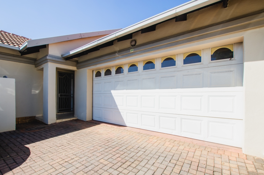 3 Bedroom Property for Sale in Eldoraigne Gauteng