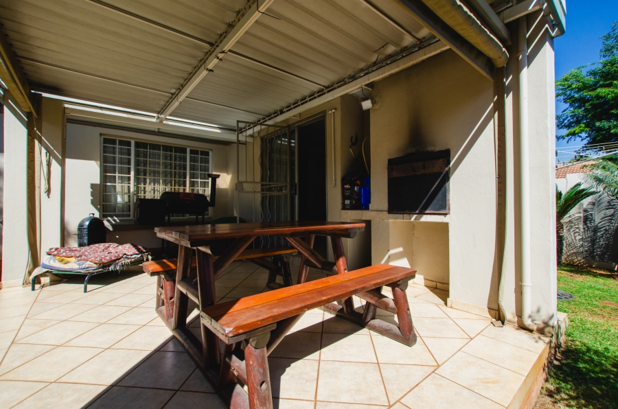 3 Bedroom Property for Sale in Eldoraigne Gauteng