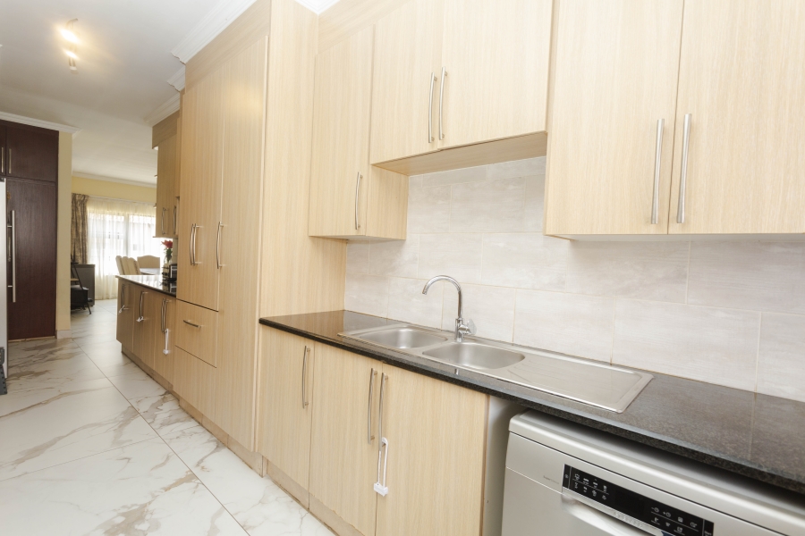 3 Bedroom Property for Sale in Monavoni Gauteng