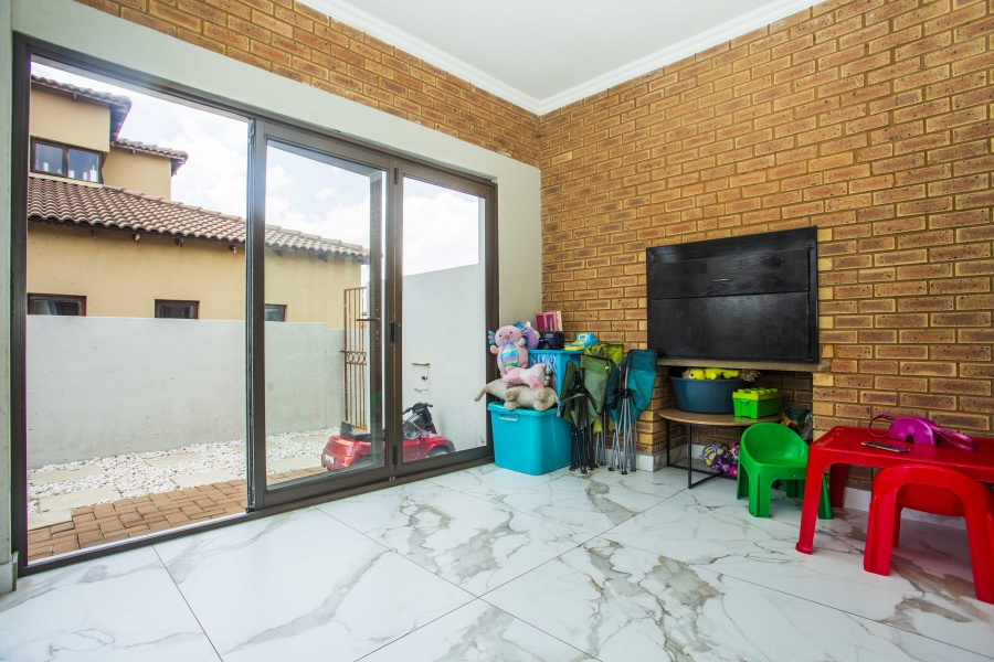 3 Bedroom Property for Sale in Monavoni Gauteng