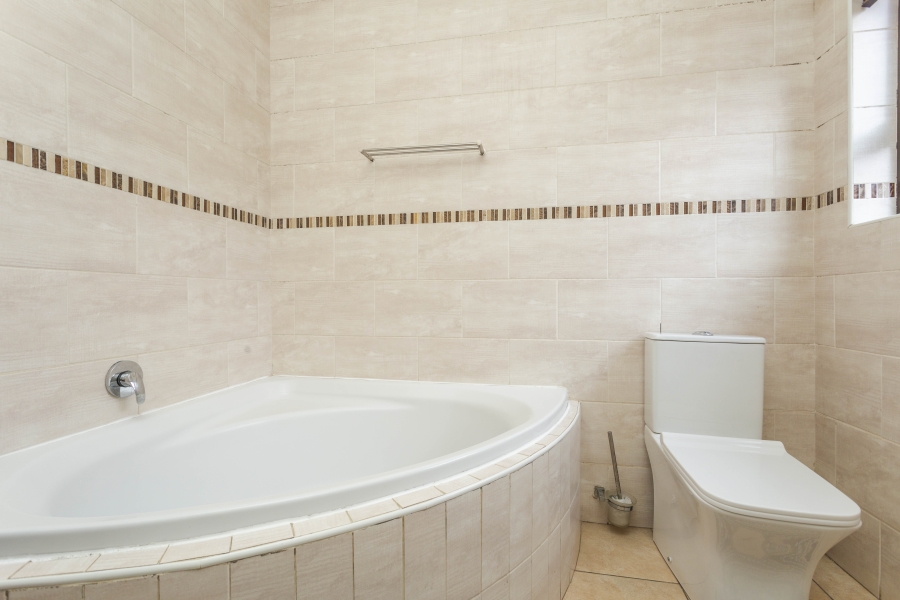 3 Bedroom Property for Sale in Monavoni Gauteng