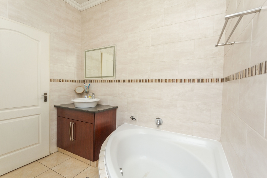 3 Bedroom Property for Sale in Monavoni Gauteng