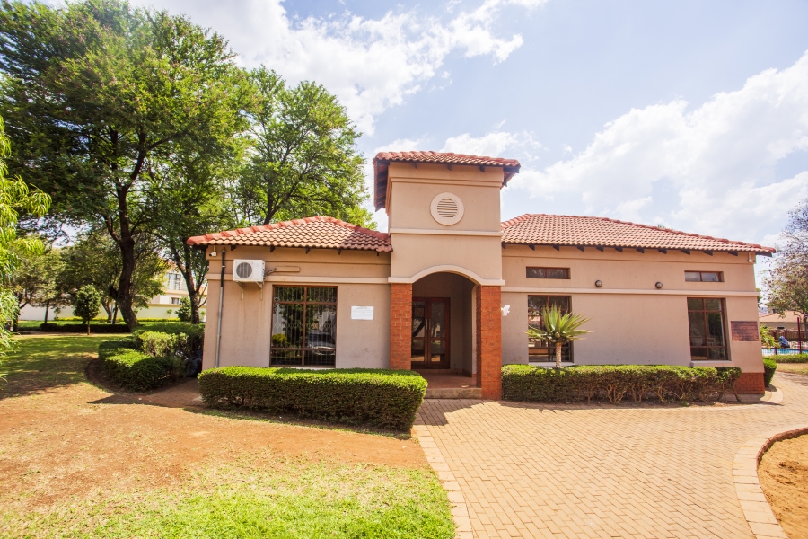 3 Bedroom Property for Sale in Monavoni Gauteng