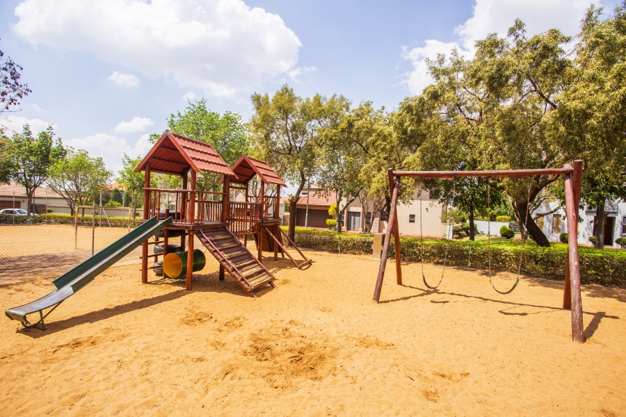 3 Bedroom Property for Sale in Monavoni Gauteng