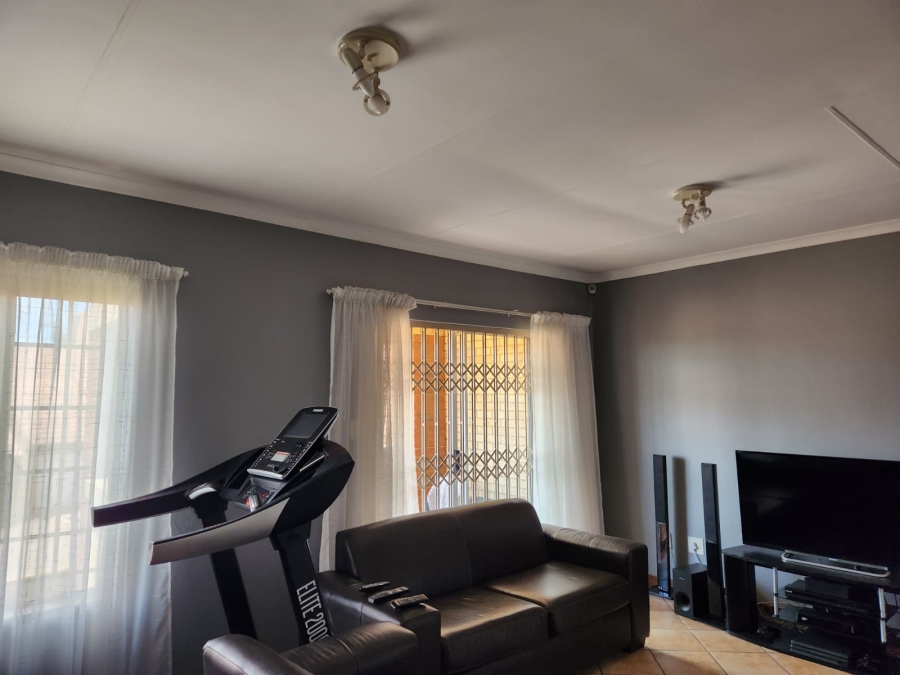 To Let 2 Bedroom Property for Rent in Mooikloof Ridge Gauteng