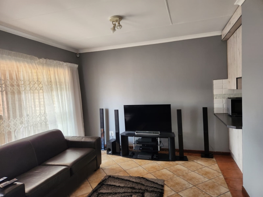 To Let 2 Bedroom Property for Rent in Mooikloof Ridge Gauteng