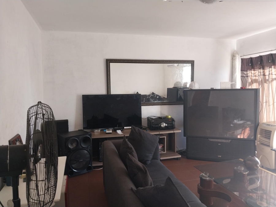 2 Bedroom Property for Sale in Paarlshoop Gauteng