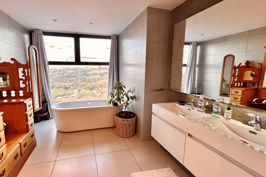 4 Bedroom Property for Sale in Waterkloof Ridge Gauteng